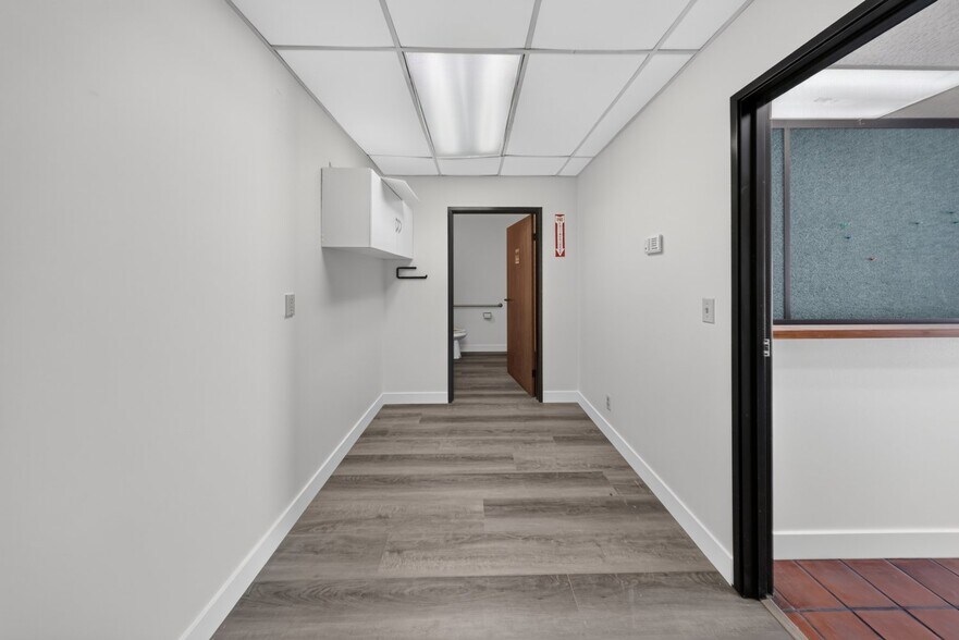 More Photos Of 21358 Nordhoff St, Chatsworth Light Distribution For Lease