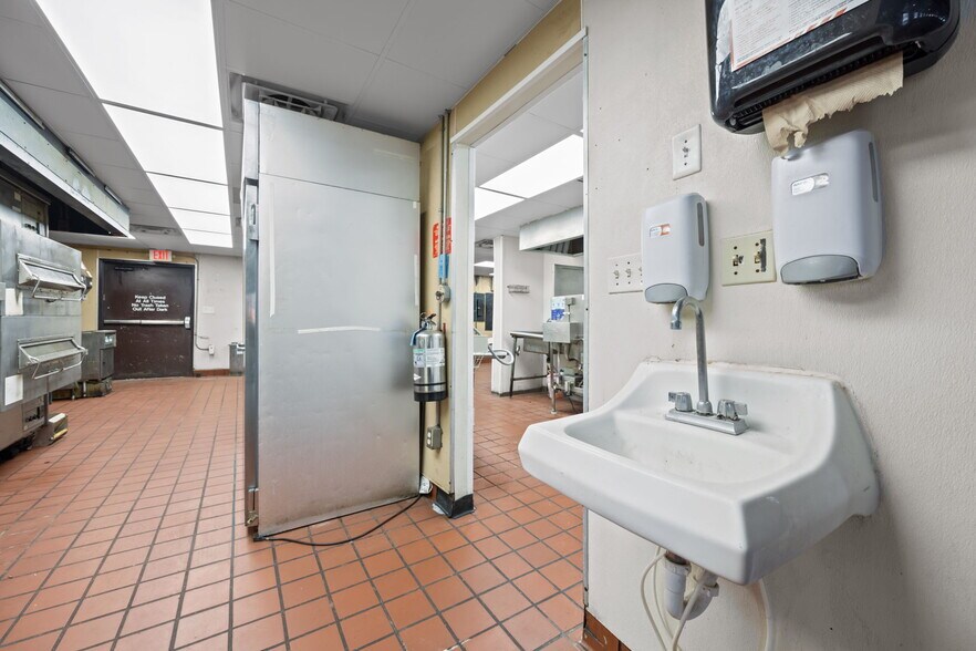 More Photos Of 1301 Gum Branch Rd, Jacksonville Restaurant For Sale