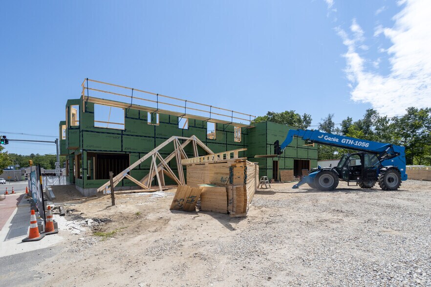 Primary Photo Of 271 Main St, Bridgton General Retail For Lease
