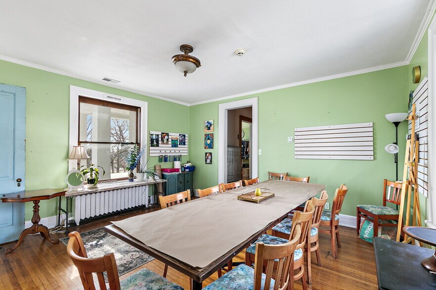 More Photos Of 303 N Main St, Elburn General Retail For Sale