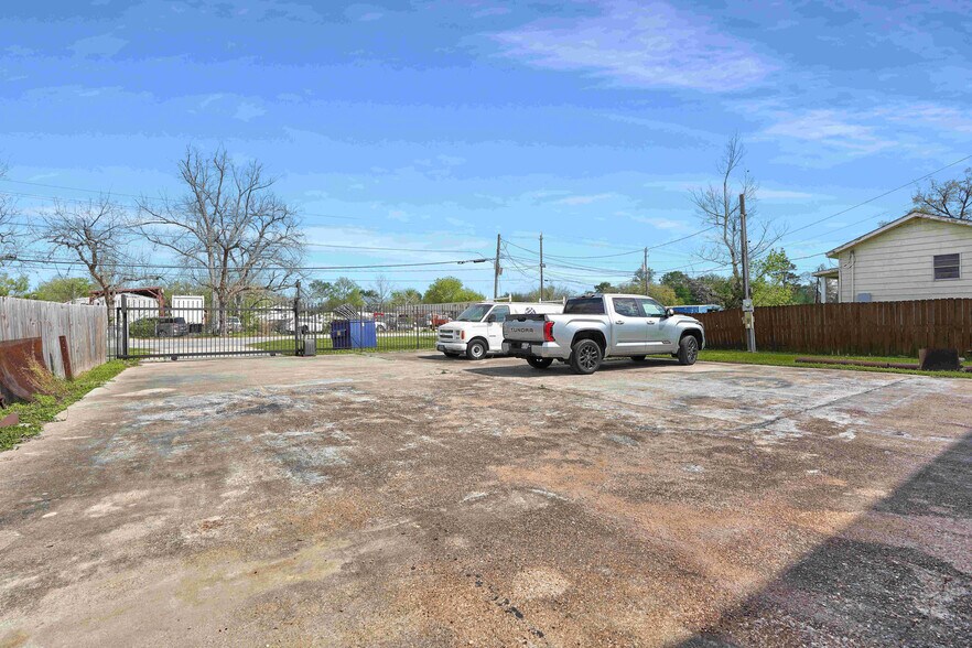 More Photos Of 13301 & 13309 Reeveston Road, Houston Land For Sale