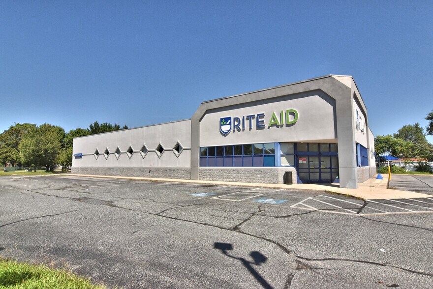 More Photos Of 1580 S Dupont Hwy, Dover General Retail For Lease