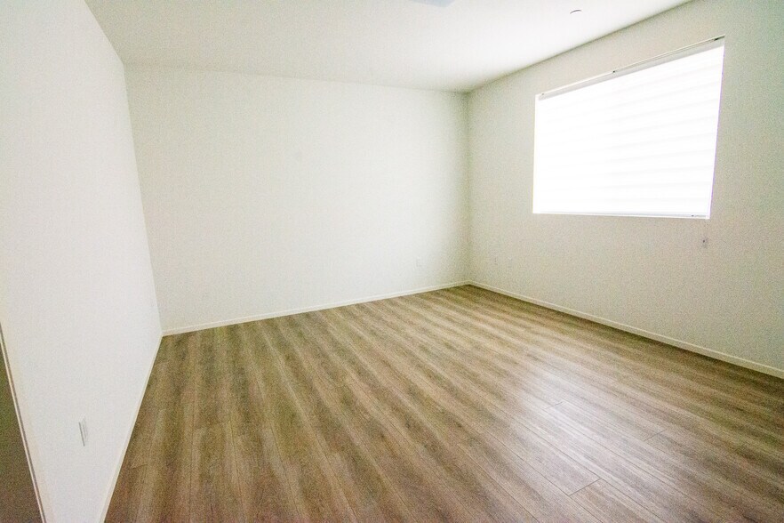 More Photos Of 2006 S Corning St, Los Angeles Apartments For Sale