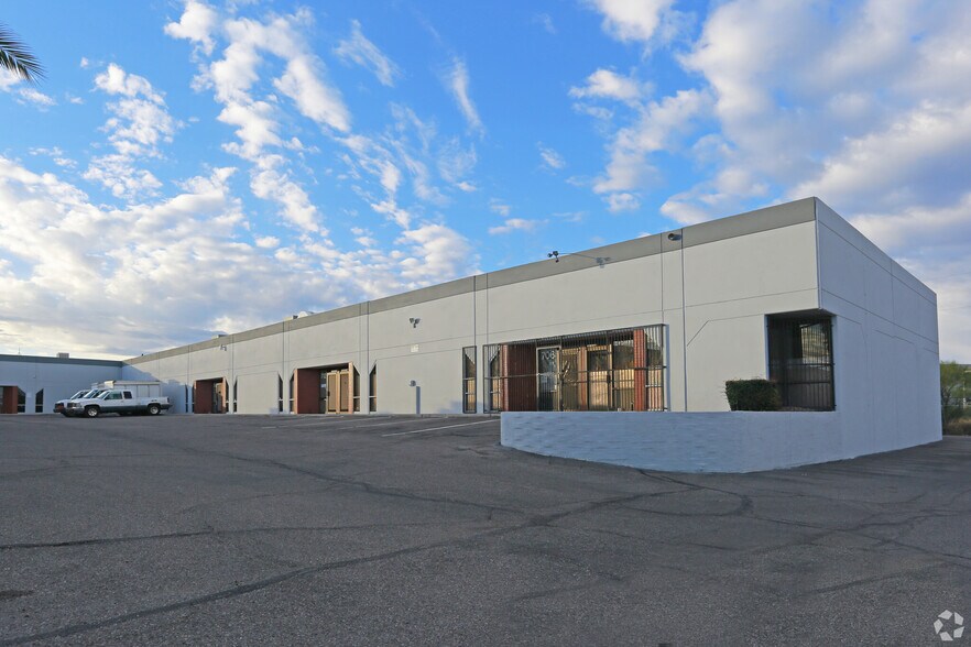 More Photos Of 706-736 E 46th St, Tucson Light Manufacturing For Lease
