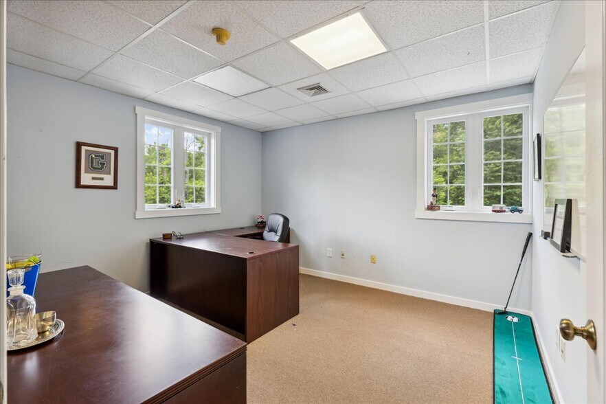 More Photos Of 10 Mystic Ln, Malvern Loft Creative Space For Sale