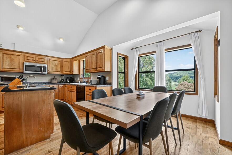 More Photos Of 77 Alpine Way, Blairsville Hotel For Sale