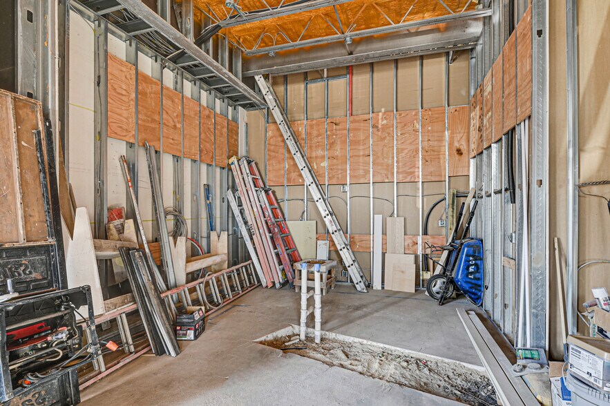 More Photos Of 1511 W 12th St, Houston Office For Sale