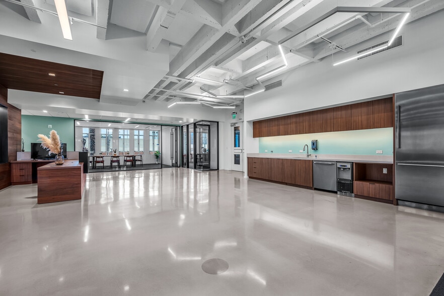 More Photos Of 631 Wilshire Blvd, Santa Monica Loft Creative Space For Lease