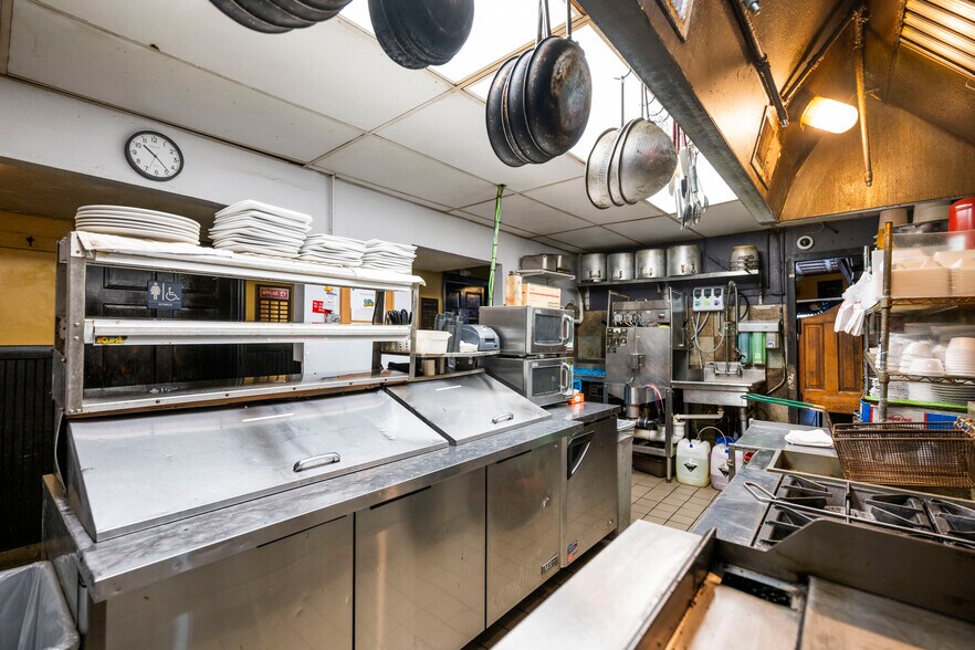 More Photos Of 3538 Columbia Pky, Cincinnati Restaurant For Sale