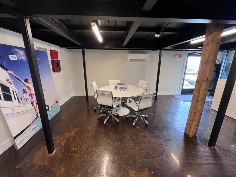 More Photos Of 112 Parker St, Newburyport Research And Development For Lease