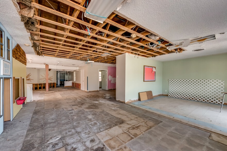 More Photos Of 1601 Kennedy St, Bonham Apartments For Sale