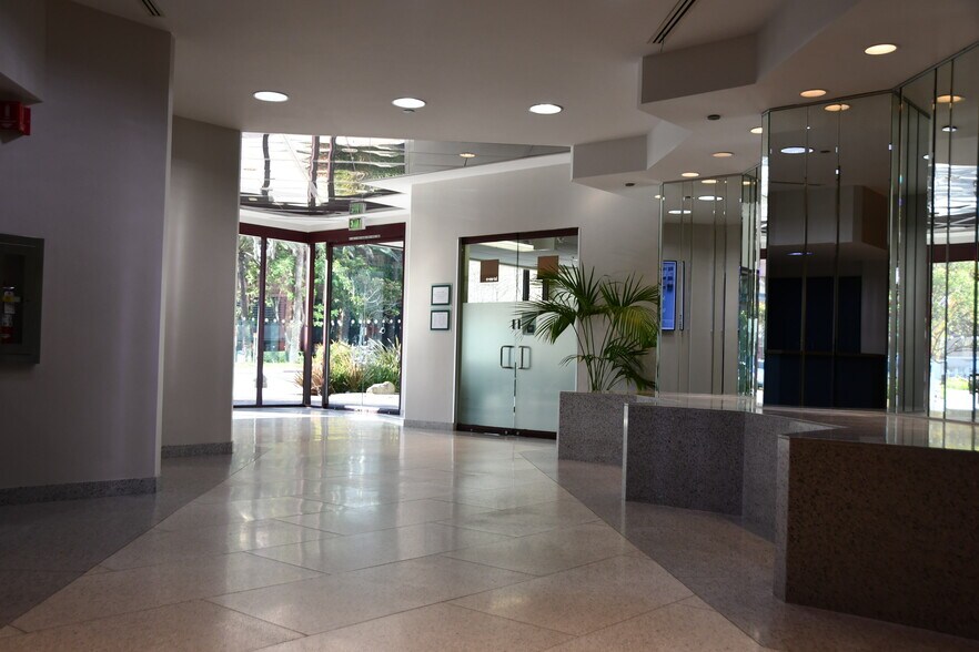 More Photos Of 1414 S Grand Ave, Los Angeles Medical For Lease