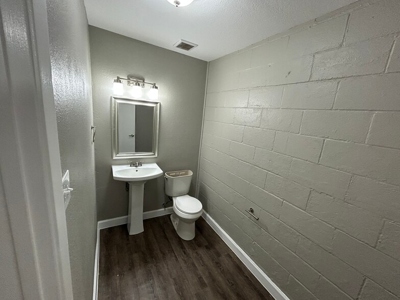 More Photos Of 3120-3122 E Lancaster Ave, Fort Worth Storefront Retail Office For Lease