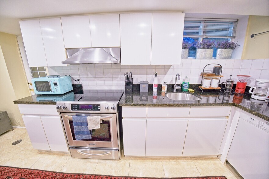 More Photos Of 59 High Park Blvd, Toronto Multifamily For Sale