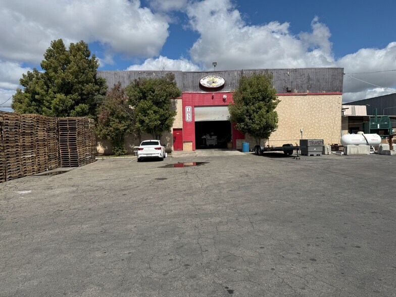 Primary Photo Of 1833 E Hedges Ave, Fresno Warehouse For Sale