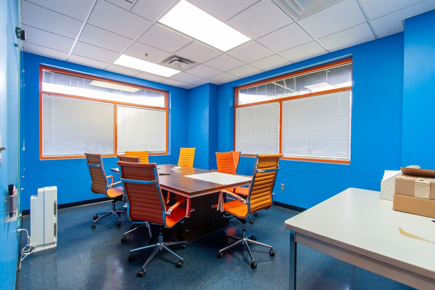 More Photos Of 1132 W Veterans Blvd, Auburn Manufacturing For Sale