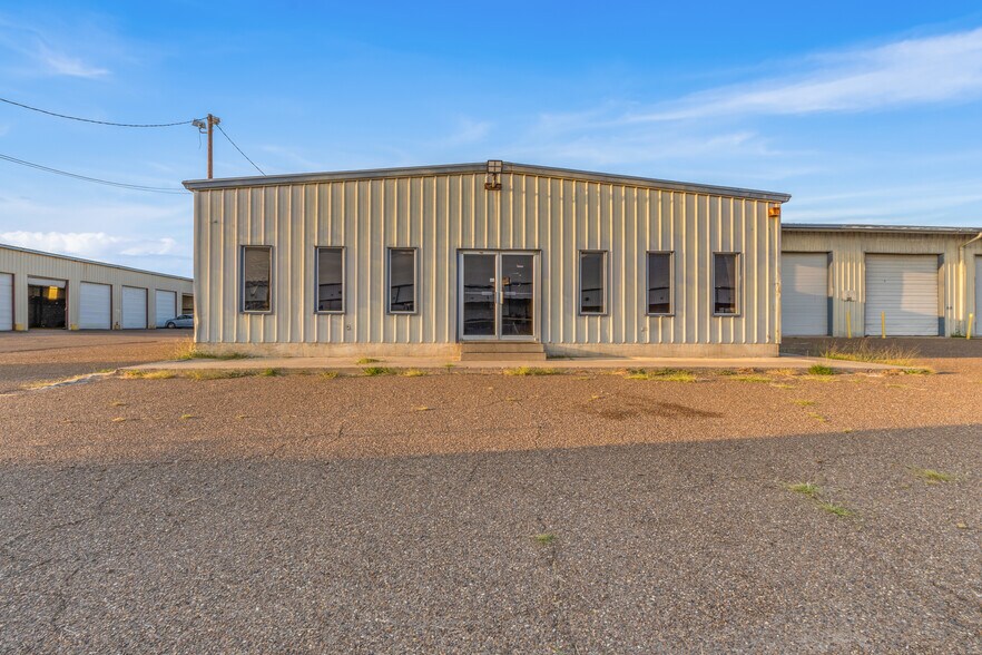 More Photos Of 8210 San Gabriel Dr, Laredo Warehouse For Lease