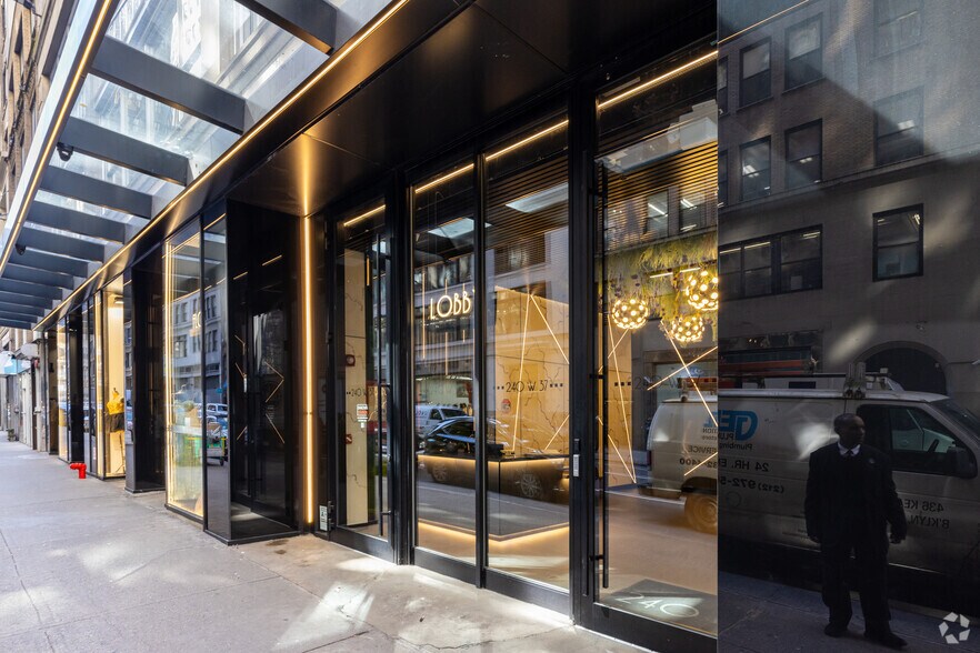 More Photos Of 240 W 37th St, New York Office For Lease