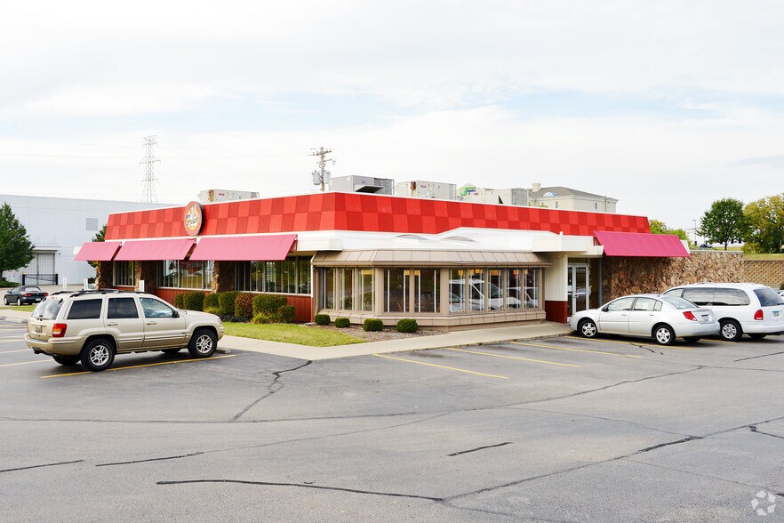 Primary Photo Of 8201 Claude Thomas Rd, Franklin Restaurant For Lease