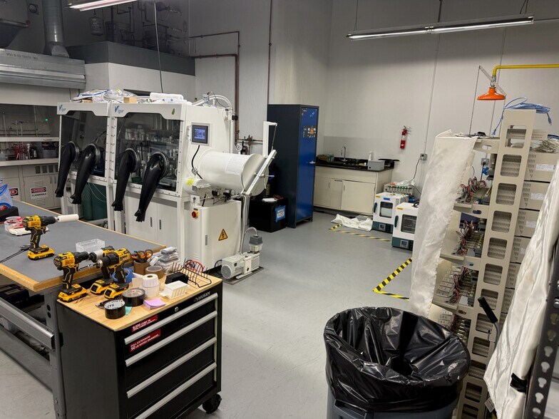 More Photos Of 150 New Boston St, Woburn Research And Development For Lease