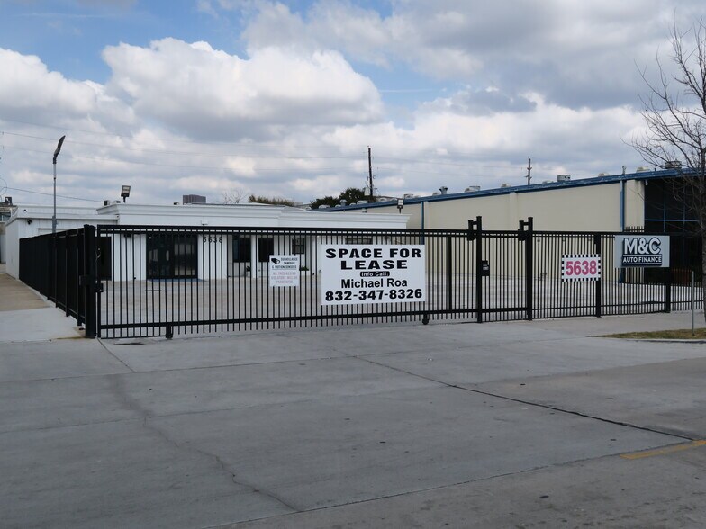 More Photos Of 5638 Star Ln, Houston Auto Dealership For Lease