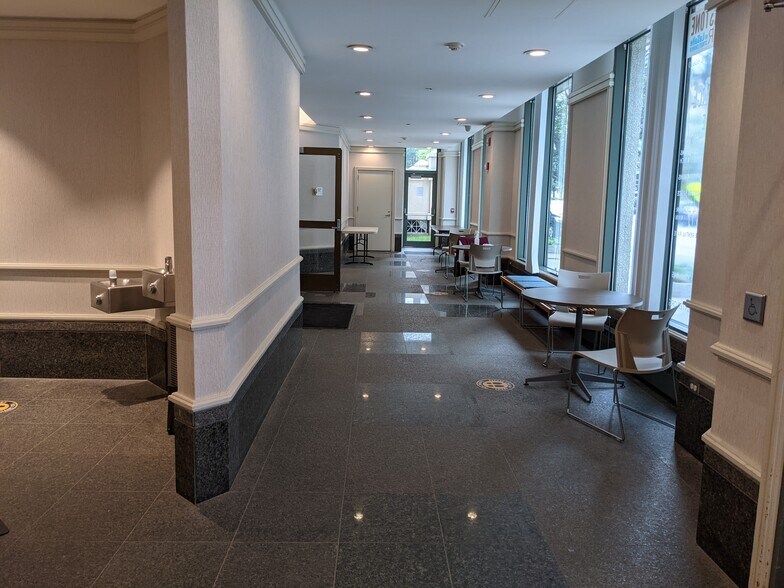 More Photos Of 1111 N Wells St, Chicago Office For Lease