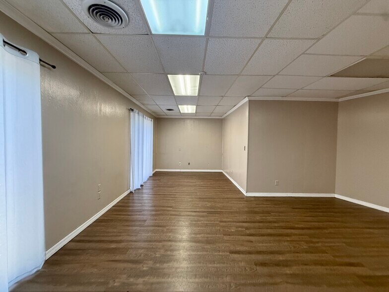 More Photos Of 2251 E Skelly Dr, Tulsa Medical For Lease