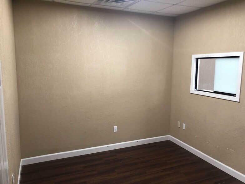 More Photos Of 2016 N Westwood Blvd, Poplar Bluff Freestanding For Sale