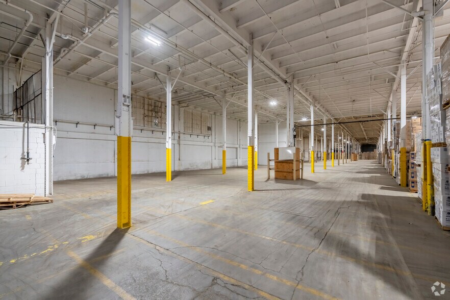 More Photos Of 2100 S Washington Ave, Lansing Warehouse For Lease