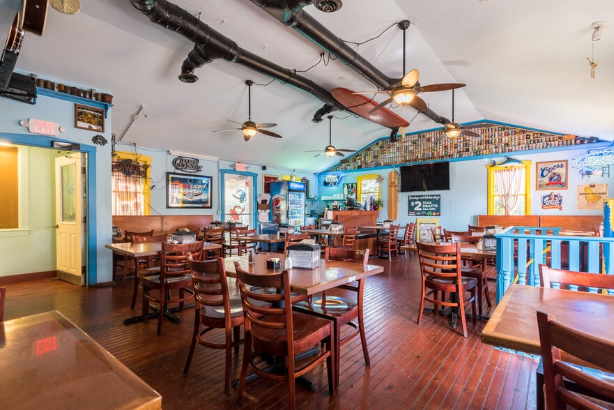More Photos Of 4391 Dixie Hwy NE, Palm Bay Restaurant For Sale
