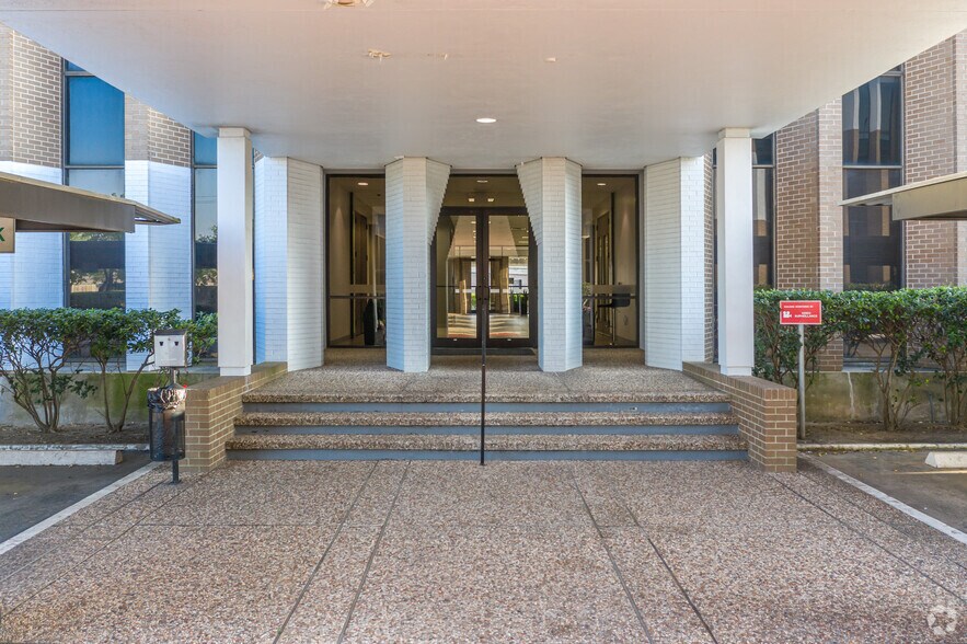 More Photos Of 6250 Westpark Dr, Houston Office For Lease