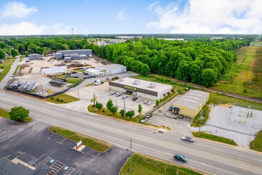 More Photos Of 1215 N Main St, Fountain Inn Freestanding For Sale