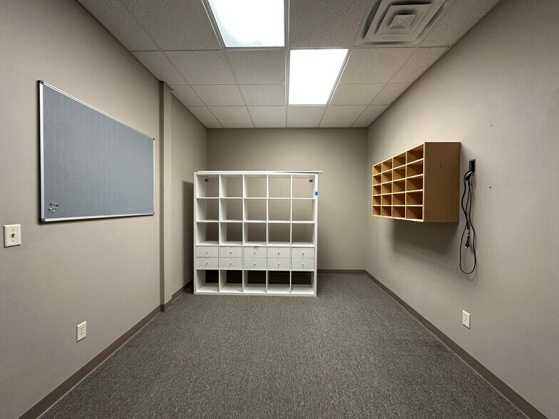 More Photos Of 673 Westbury Dr, Iowa City Storefront Retail Office For Sale