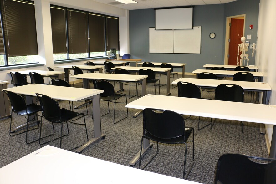 More Photos Of 3910 Riga Blvd, Tampa Office For Sale
