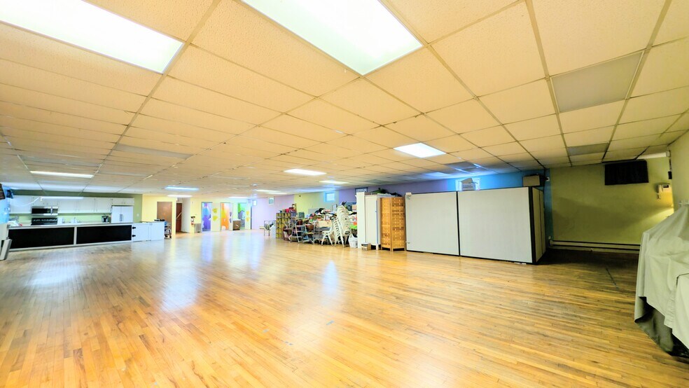 More Photos Of 2241 Ridge Rd, Bangor Flex For Sale