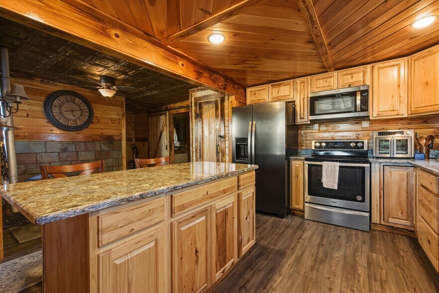 More Photos Of 415 Palmer Ave, Corinth Specialty For Sale