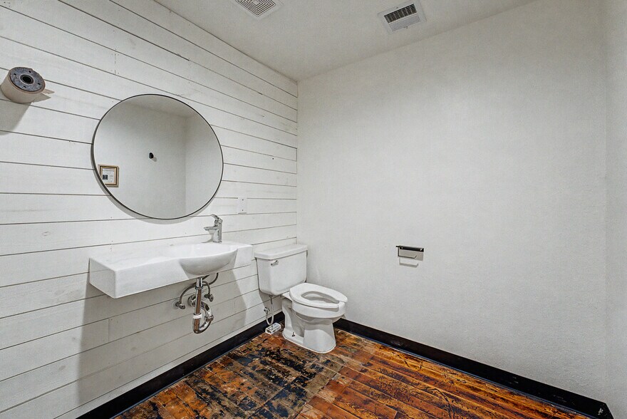 More Photos Of 109 Main St SE, Gravette Office For Sale