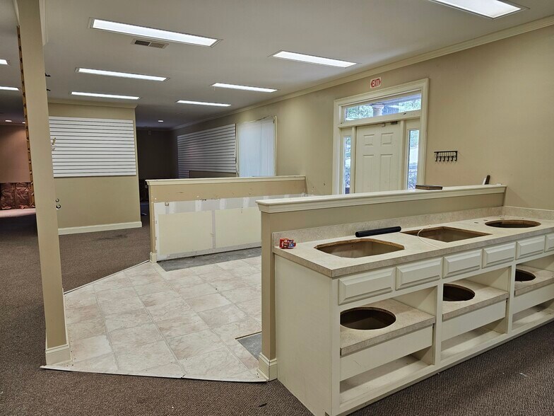 More Photos Of 301 Ramblin Rd, West Columbia Office For Sale