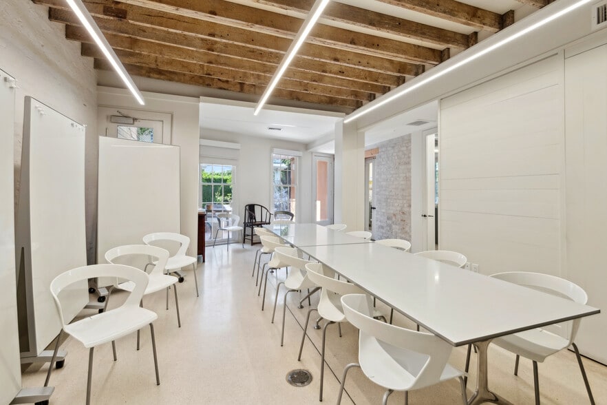More Photos Of 2200 Prytania St, New Orleans Loft Creative Space For Sale