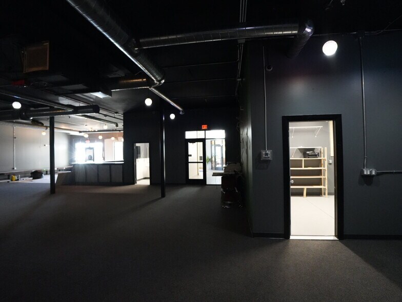 More Photos Of 3210 27th St W, Williston Office For Lease