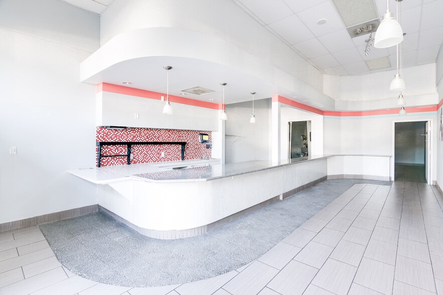 More Photos Of 19636-19648 Sherman Way, Reseda Storefront For Lease