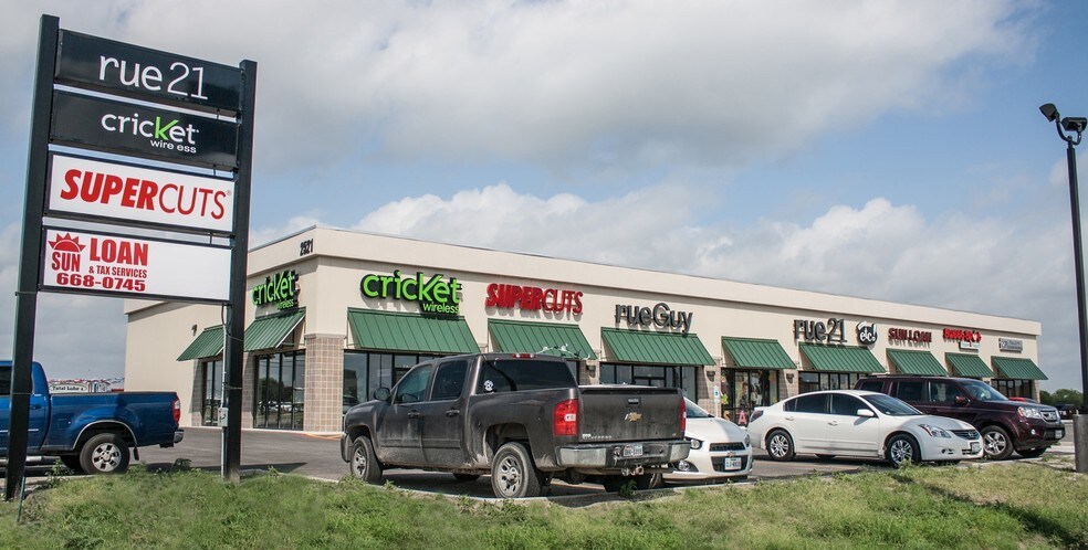 Primary Photo Of 2521 E Main St, Alice Freestanding For Lease