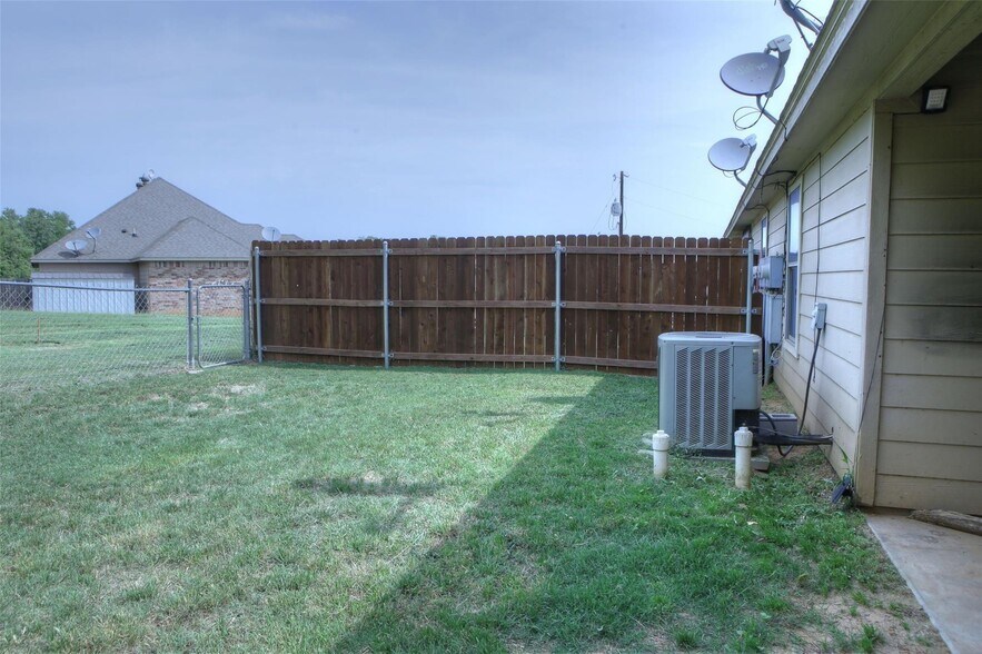More Photos Of 141 Lindas Creek Ln, Weatherford Multifamily For Sale