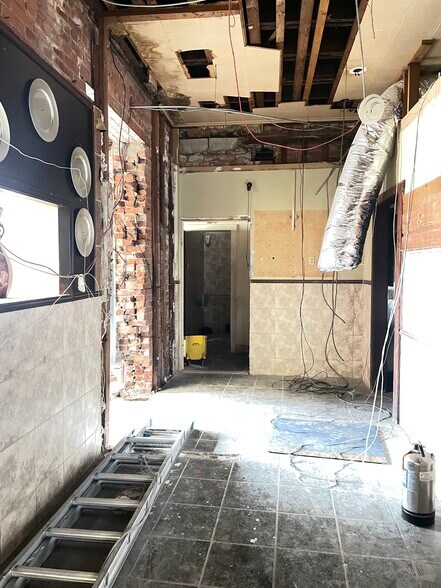 More Photos Of 4 State St, New London Apartments For Lease