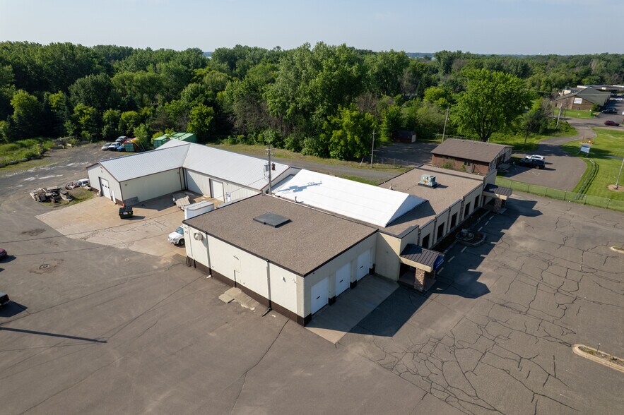 More Photos Of 6671 Lake Blvd, Wyoming Service For Lease