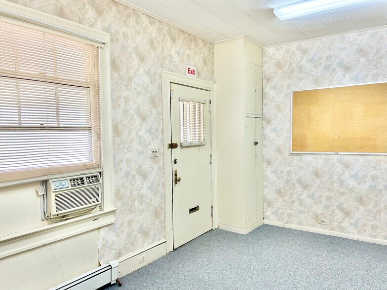 More Photos Of 5904 Harford Rd, Baltimore Office Residential For Sale