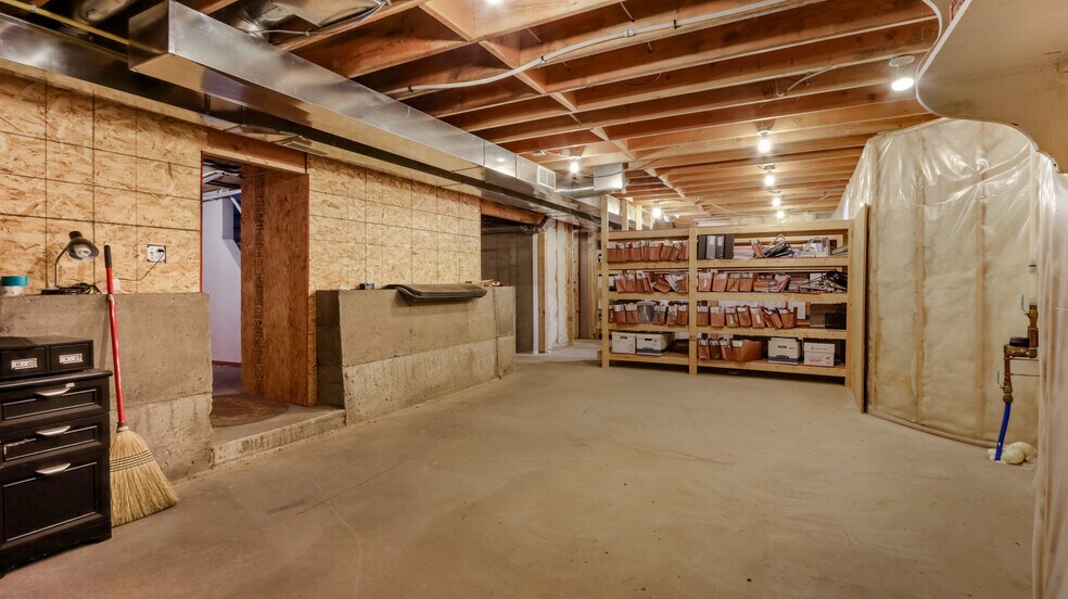 More Photos Of 33 W Cedar St, Chippewa Falls Office For Sale