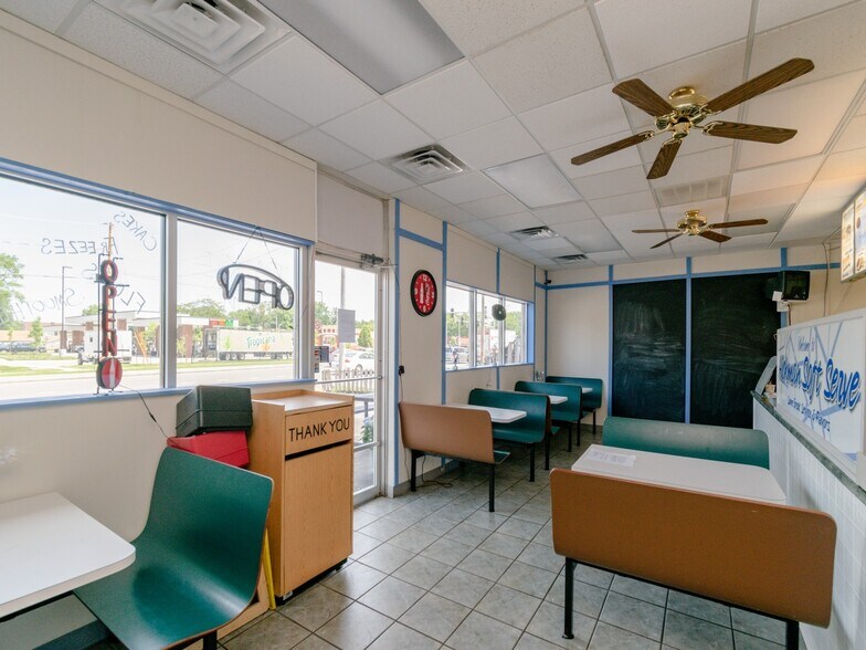 More Photos Of 5814 Hickman Rd, Urbandale General Retail For Sale