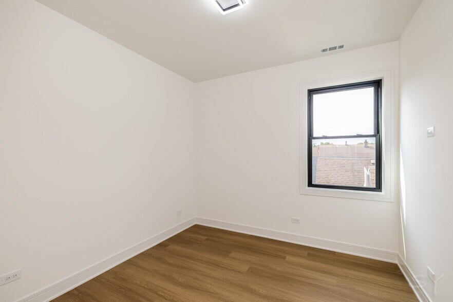 More Photos Of 3018 Polk st, Chicago Apartments For Sale