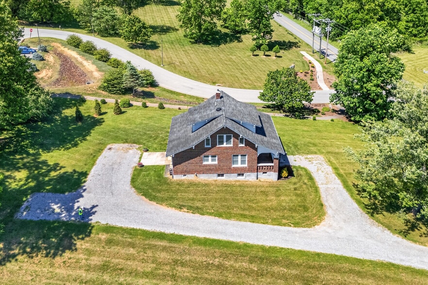 More Photos Of 132 Christiansburg Pike NE, Floyd Flex For Sale